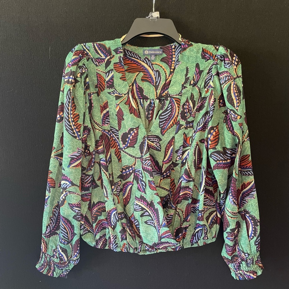 Democracy Leaf Patterned Green Blouse. Medium. EUC.